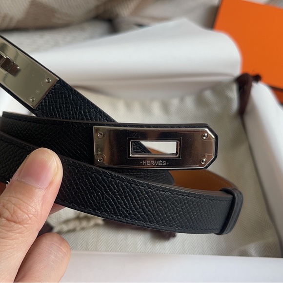 Pristine Hermes Kelly Belt in Black & Silver - Picture 2 of 4